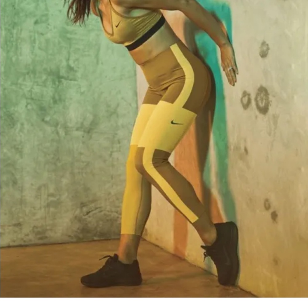 Nike Tech Pack Crop Sports Bra M & Tights S, Vibrant Lime Green Activewear set